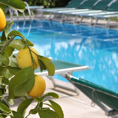 Hotel Al Sole Bardolino Bagian luar foto