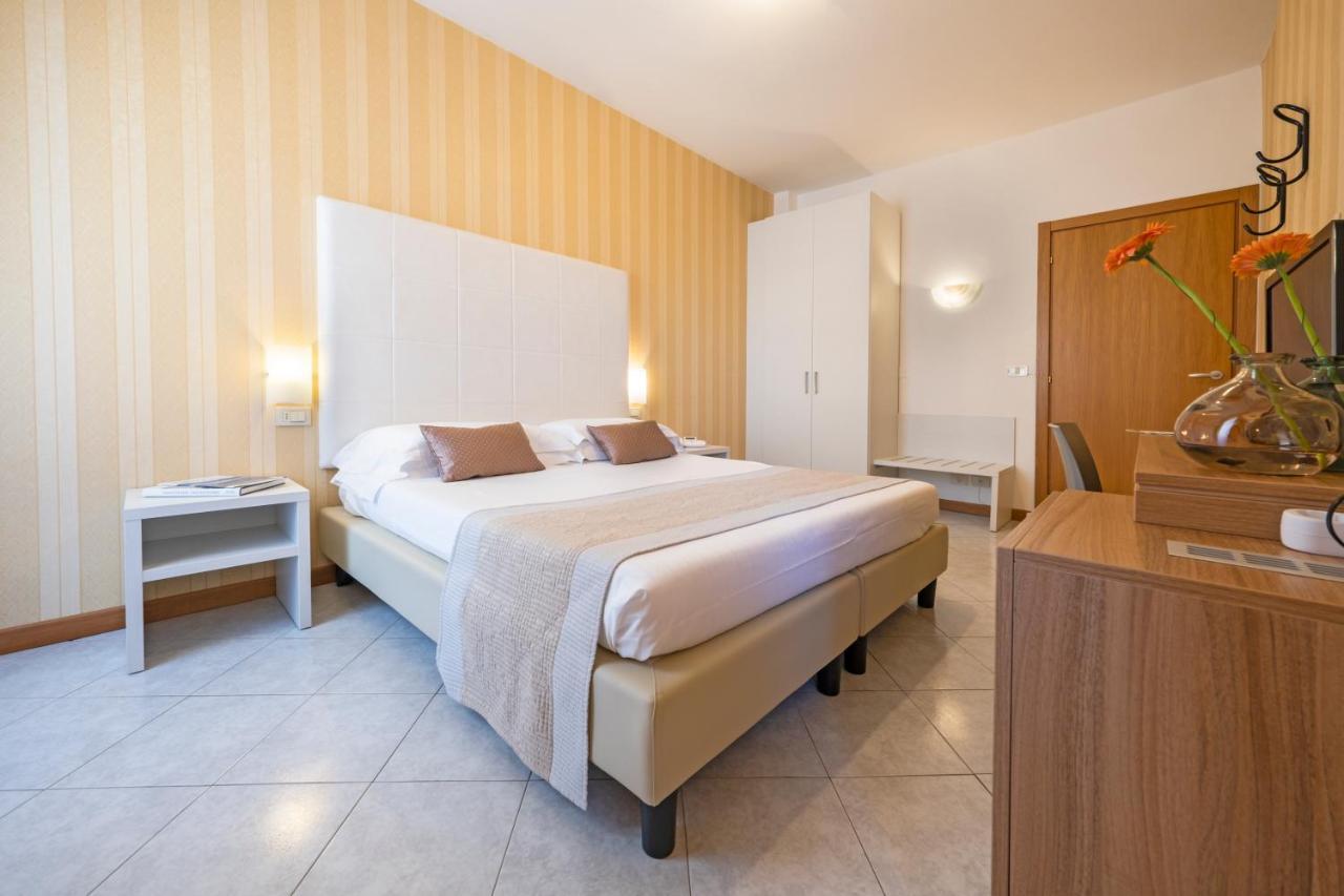 Hotel Al Sole Bardolino Bagian luar foto