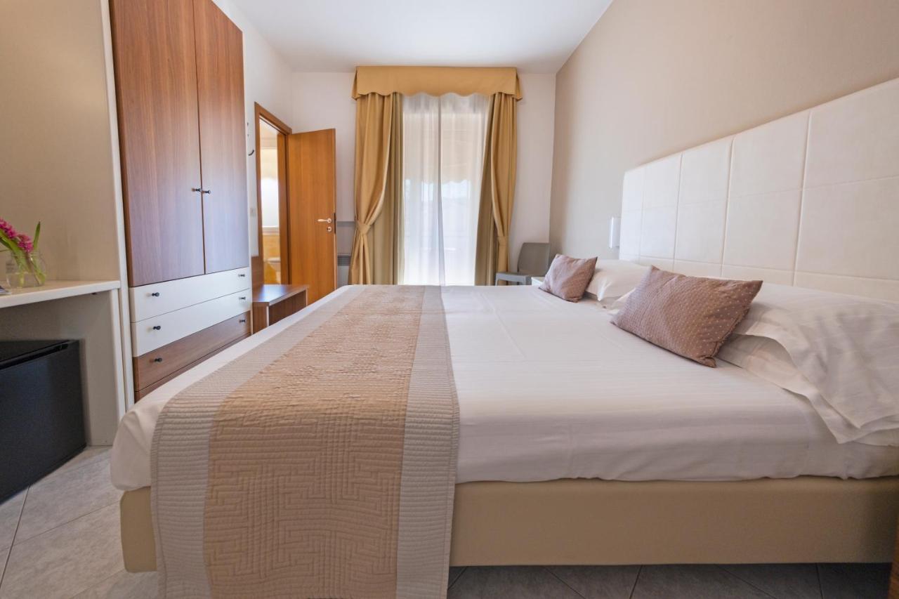 Hotel Al Sole Bardolino Bagian luar foto