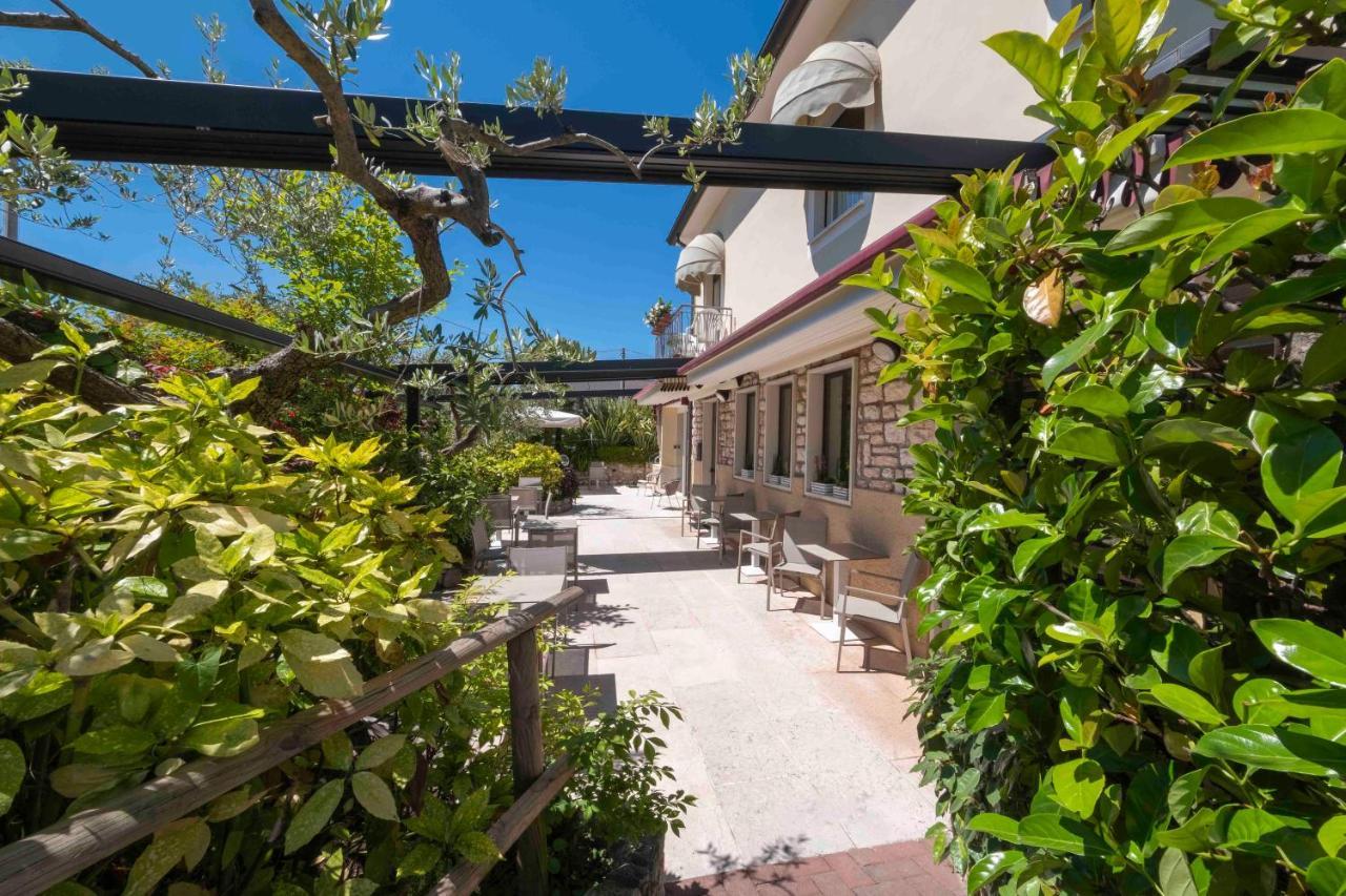 Hotel Al Sole Bardolino Bagian luar foto