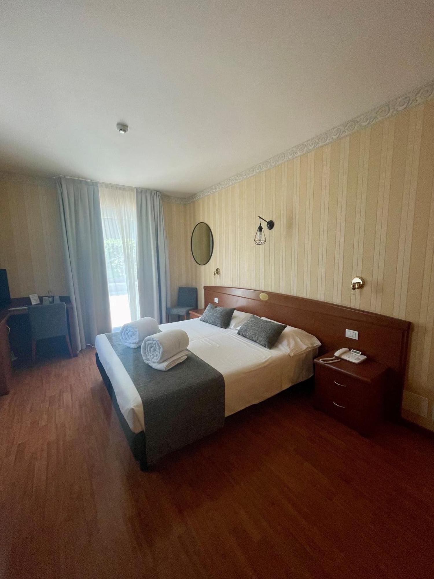 Hotel Al Sole Bardolino Ruang foto