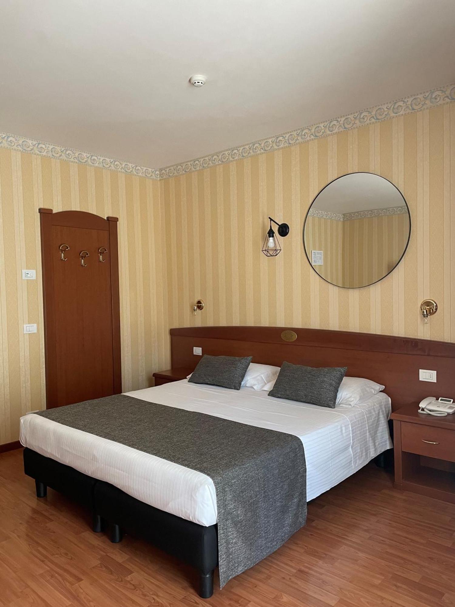 Hotel Al Sole Bardolino Ruang foto