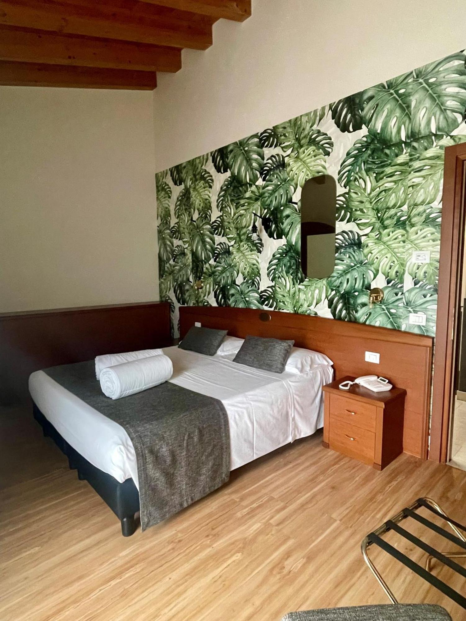 Hotel Al Sole Bardolino Bagian luar foto
