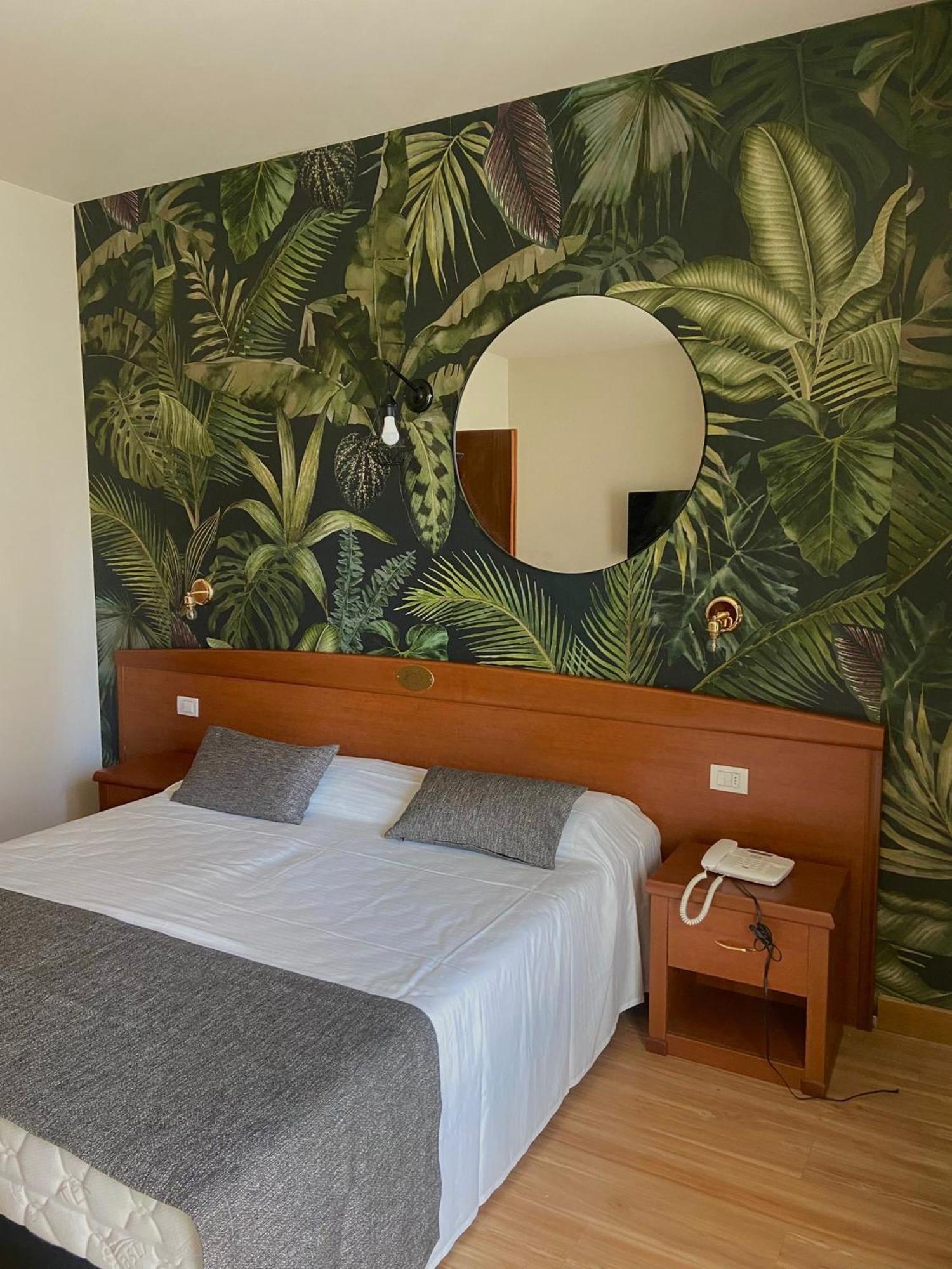 Hotel Al Sole Bardolino Bagian luar foto