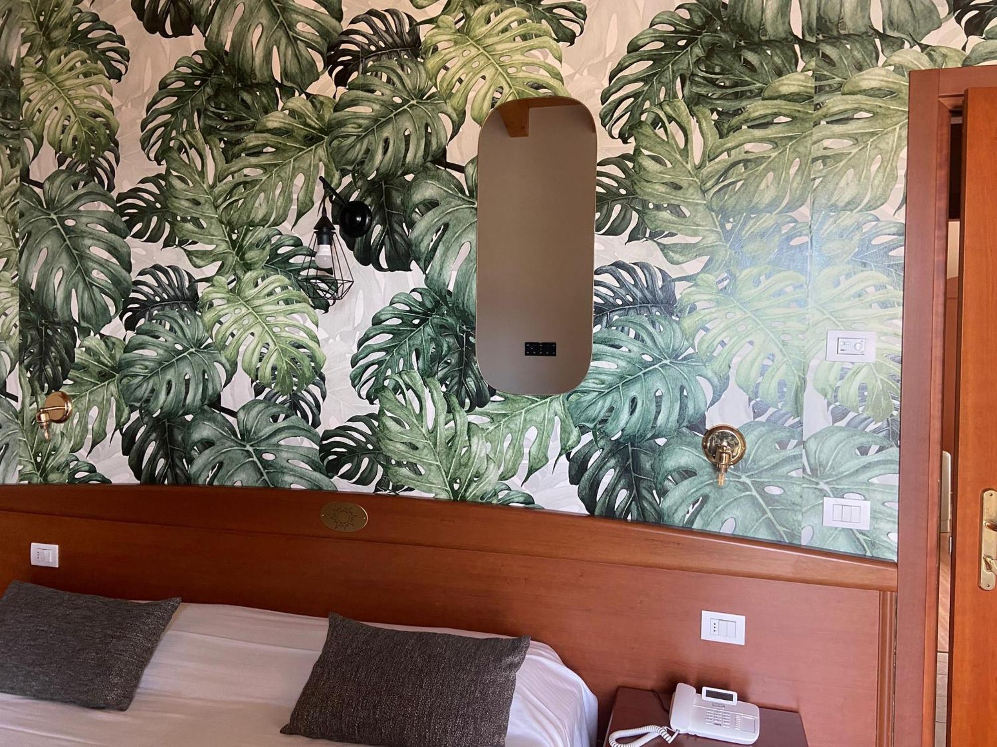 Hotel Al Sole Bardolino Bagian luar foto
